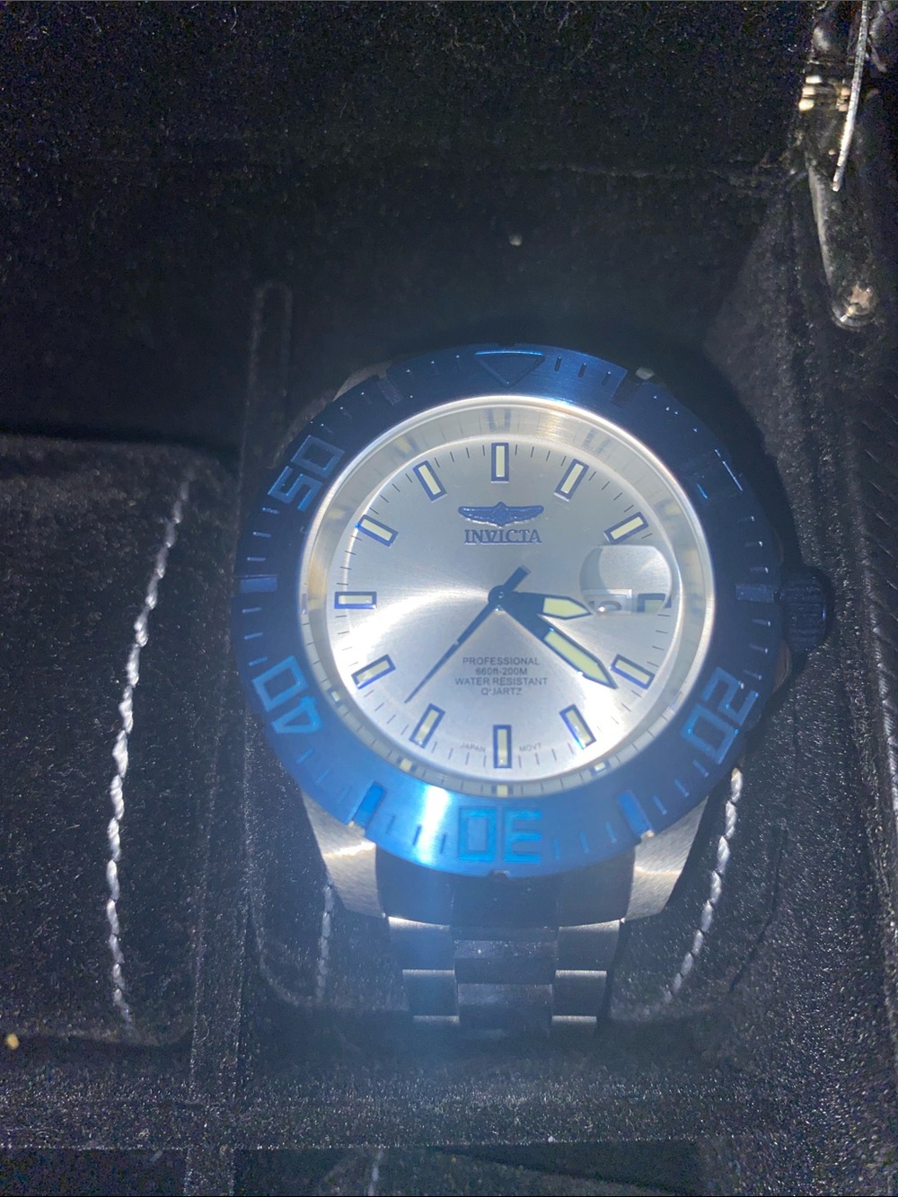 Invicta Blue and Silver Men's Dive Watch with Bold Bezel